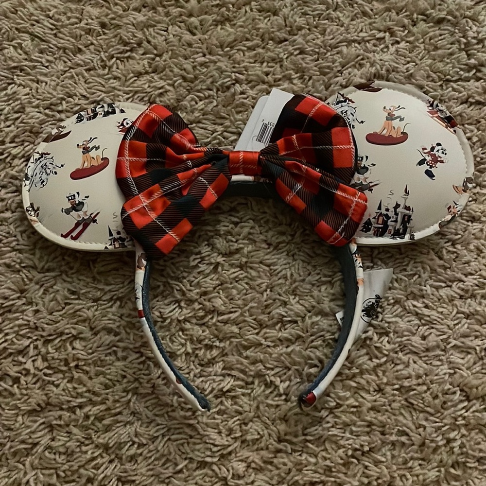 NWT Disney’s park exclusive Minnie Ears (Seasonal)